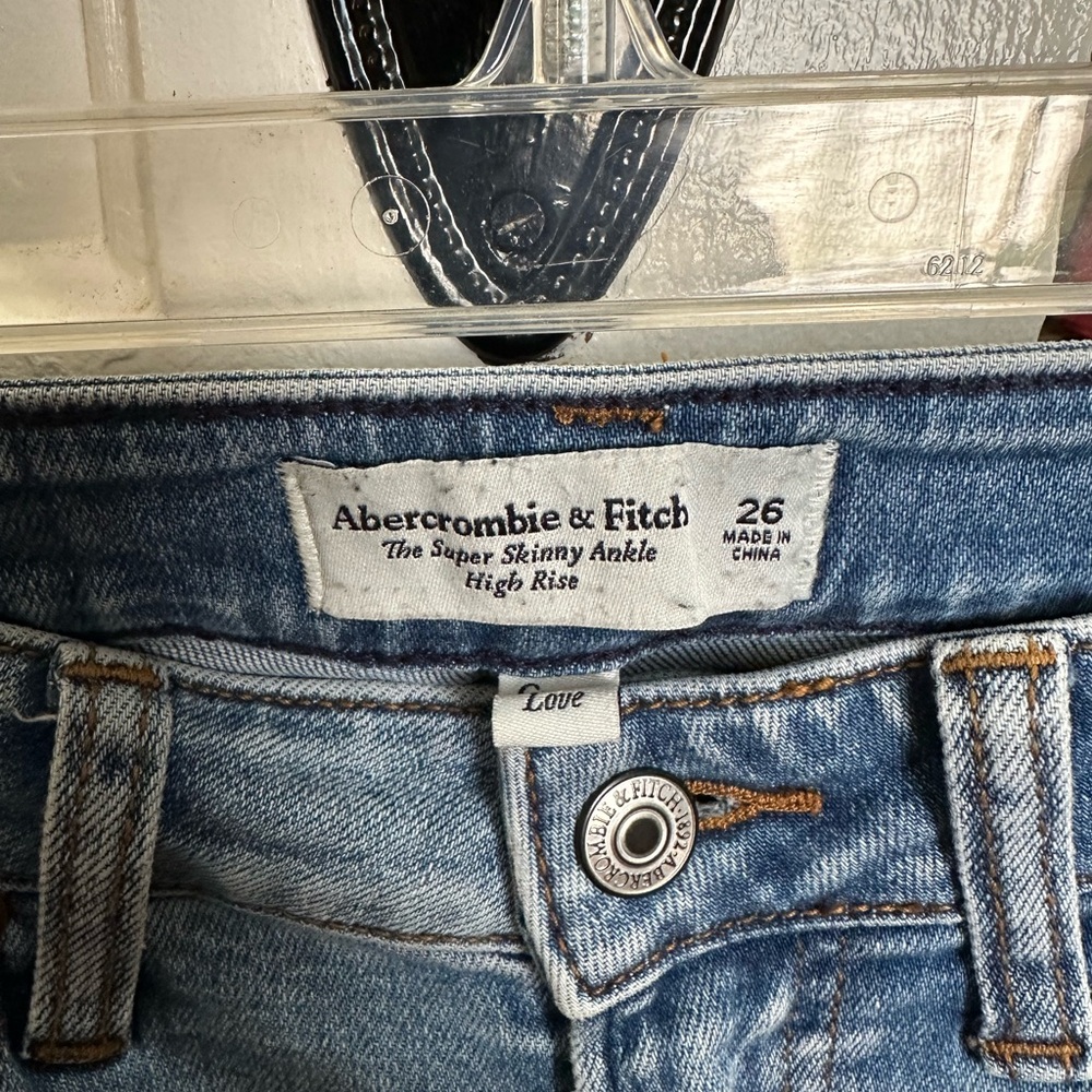 Abercrombie & Fitch Women’s Curve Love High Rise Super Skinny Jean - Picture 3 of 3